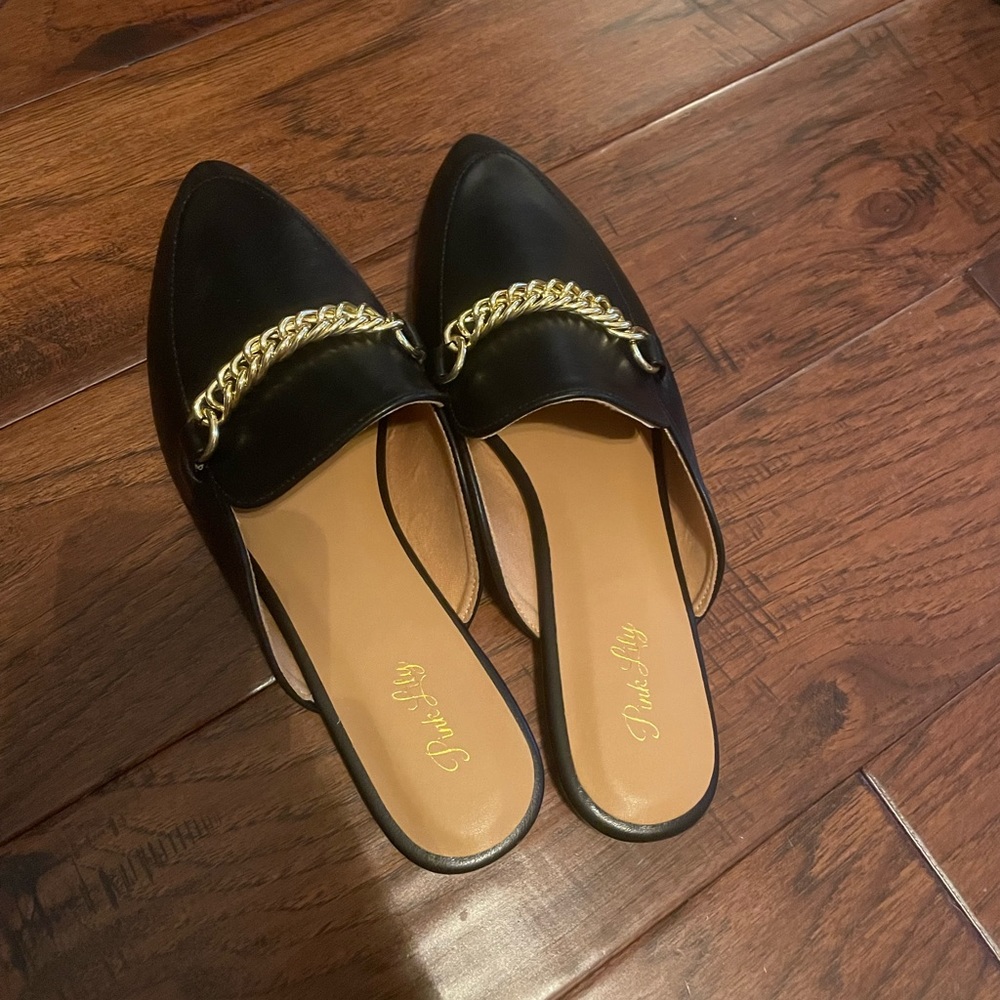 Black chain mule, size 8. NWT.
